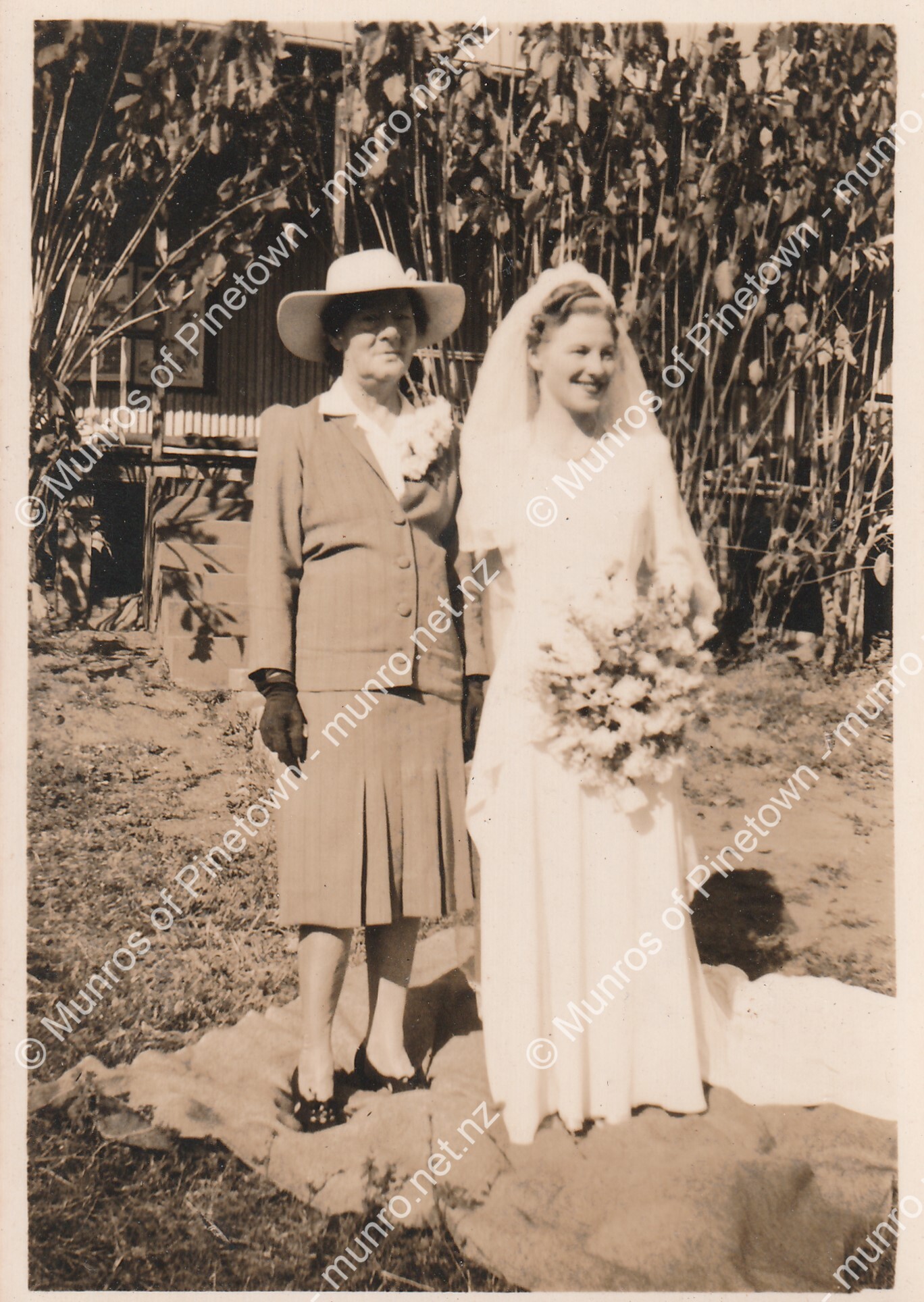 Daphne Munro with her mother Gladys for her Wedding